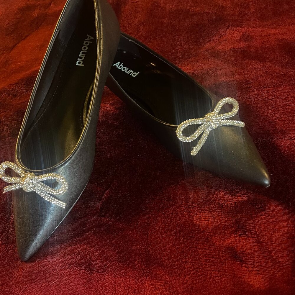 Adorable black leather ballet flats with crystal bows size 7.5 narrow, brand-new